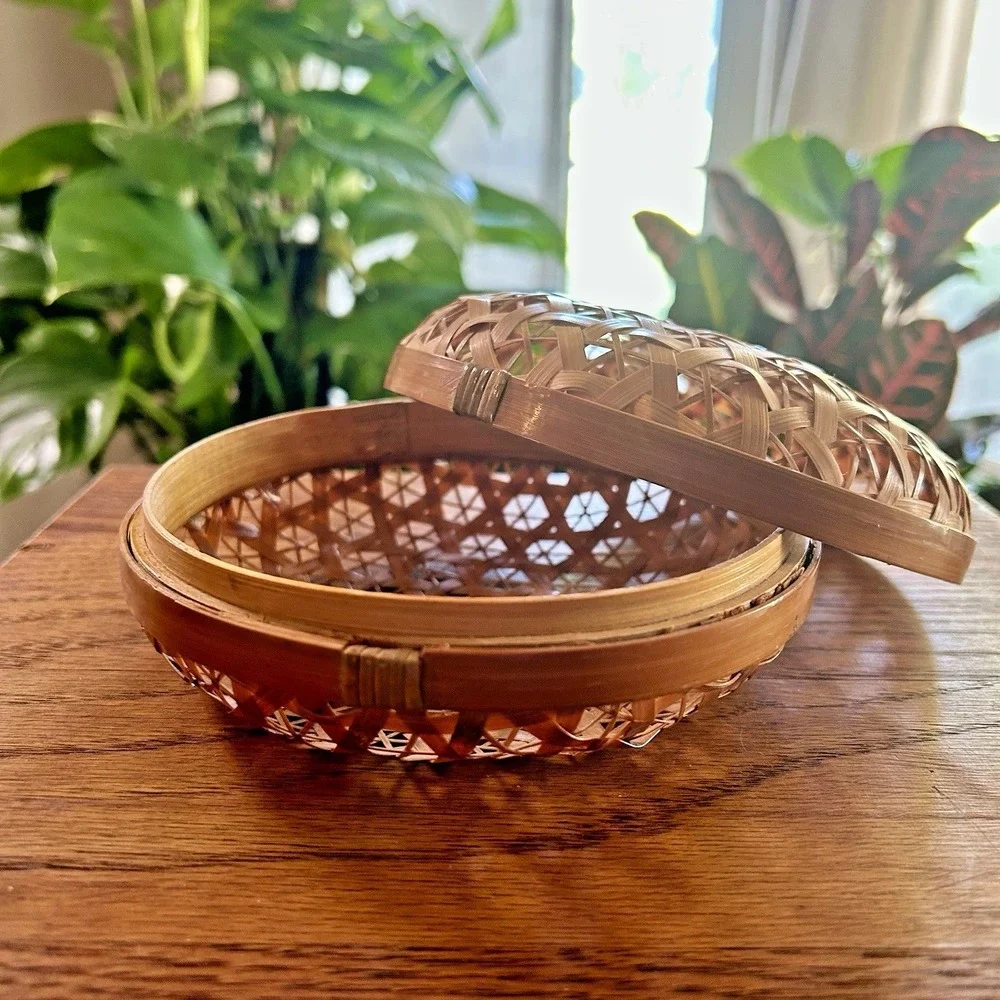 VTG Hand-Woven Round Bamboo Trinket Lidded Basket Star Weave Boho Minimalist
